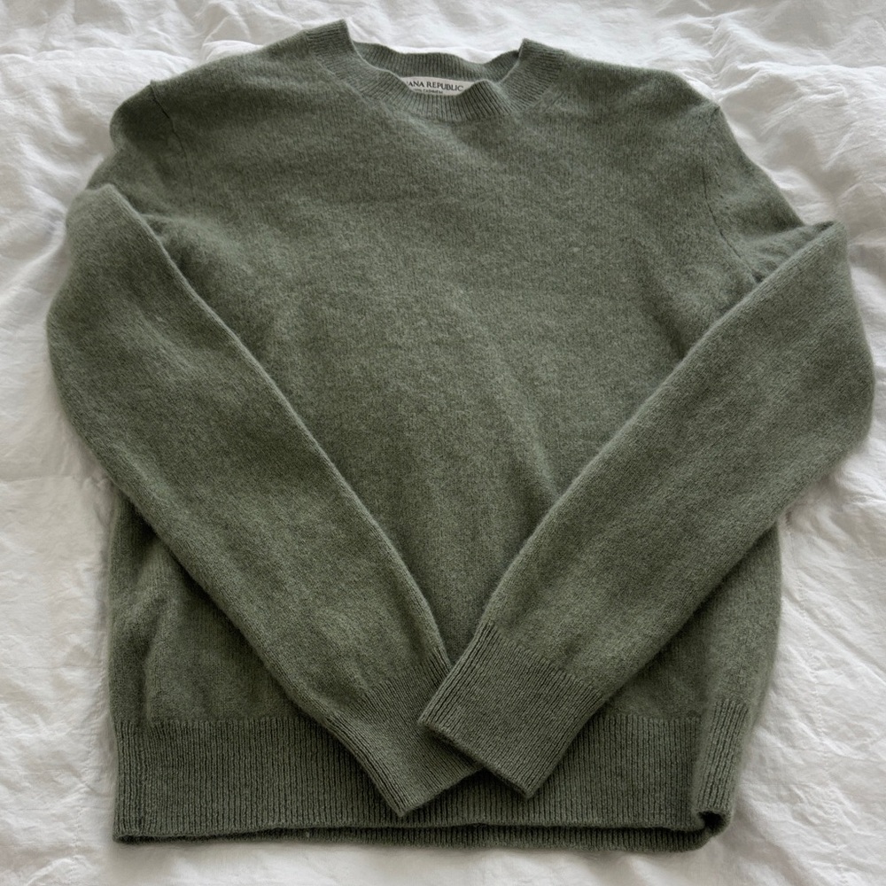 Banana Republic Cashmere Sweater 💕